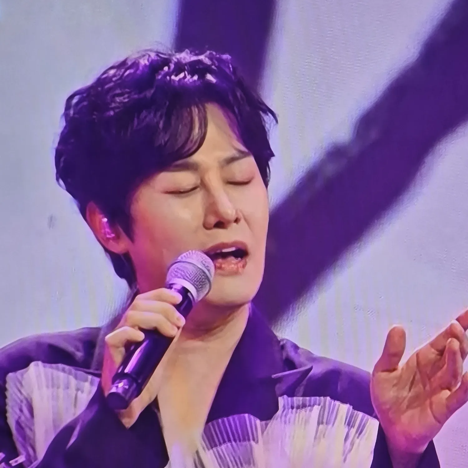 A moment captured by a fan of Kang Moonkyung