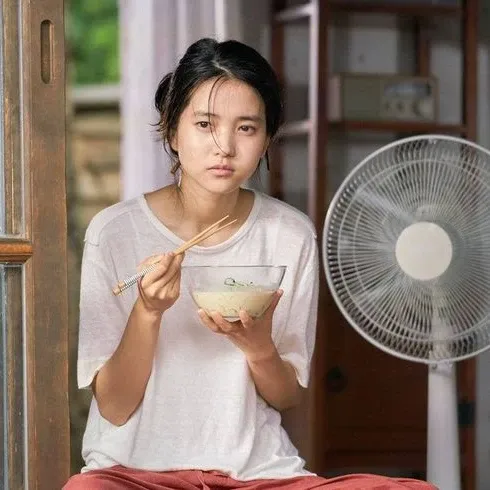 Behind-the-scenes cut of Kim Taeri