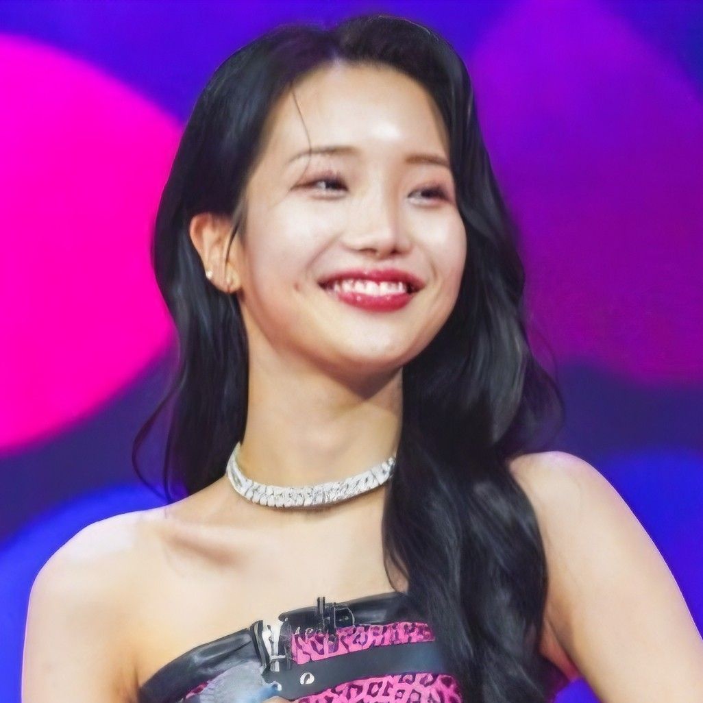 A moment captured by a fan of Kim Soyeon (2004)