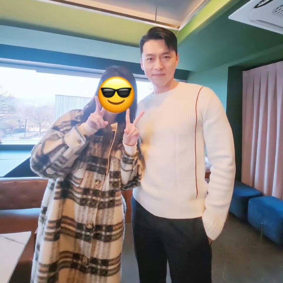 Momen yang diabadikan oleh penggemar Hyun Bin