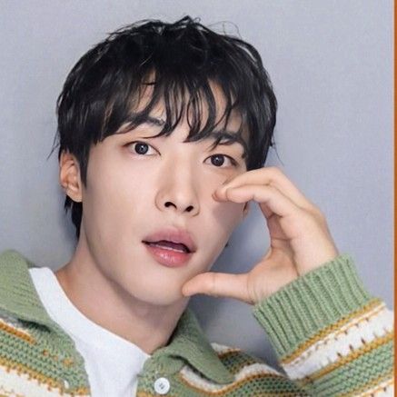 A moment captured by a fan of Woo Dohwan