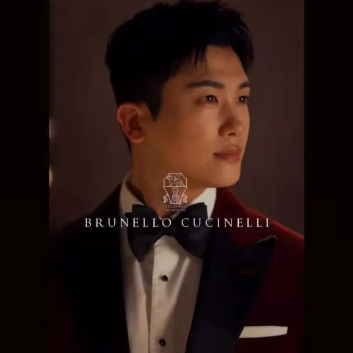 A moment captured by a fan of Park Hyungsik