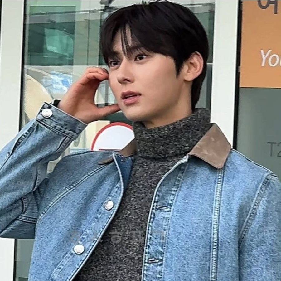 Recent activity shot of Hwang Minhyun