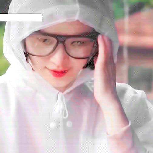 A moment captured by a fan of Jeon Mido