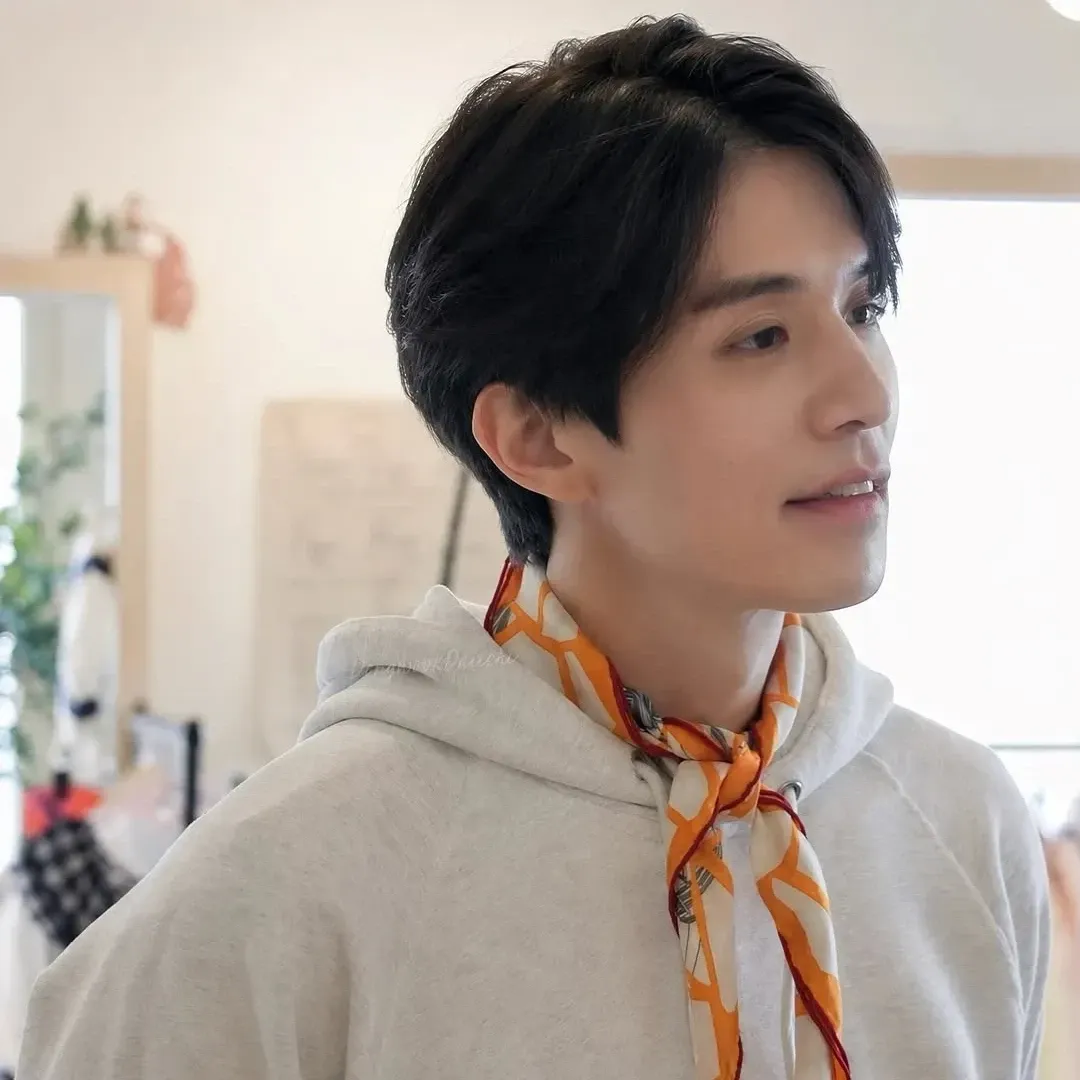 A moment captured by a fan of Lee Dongwook