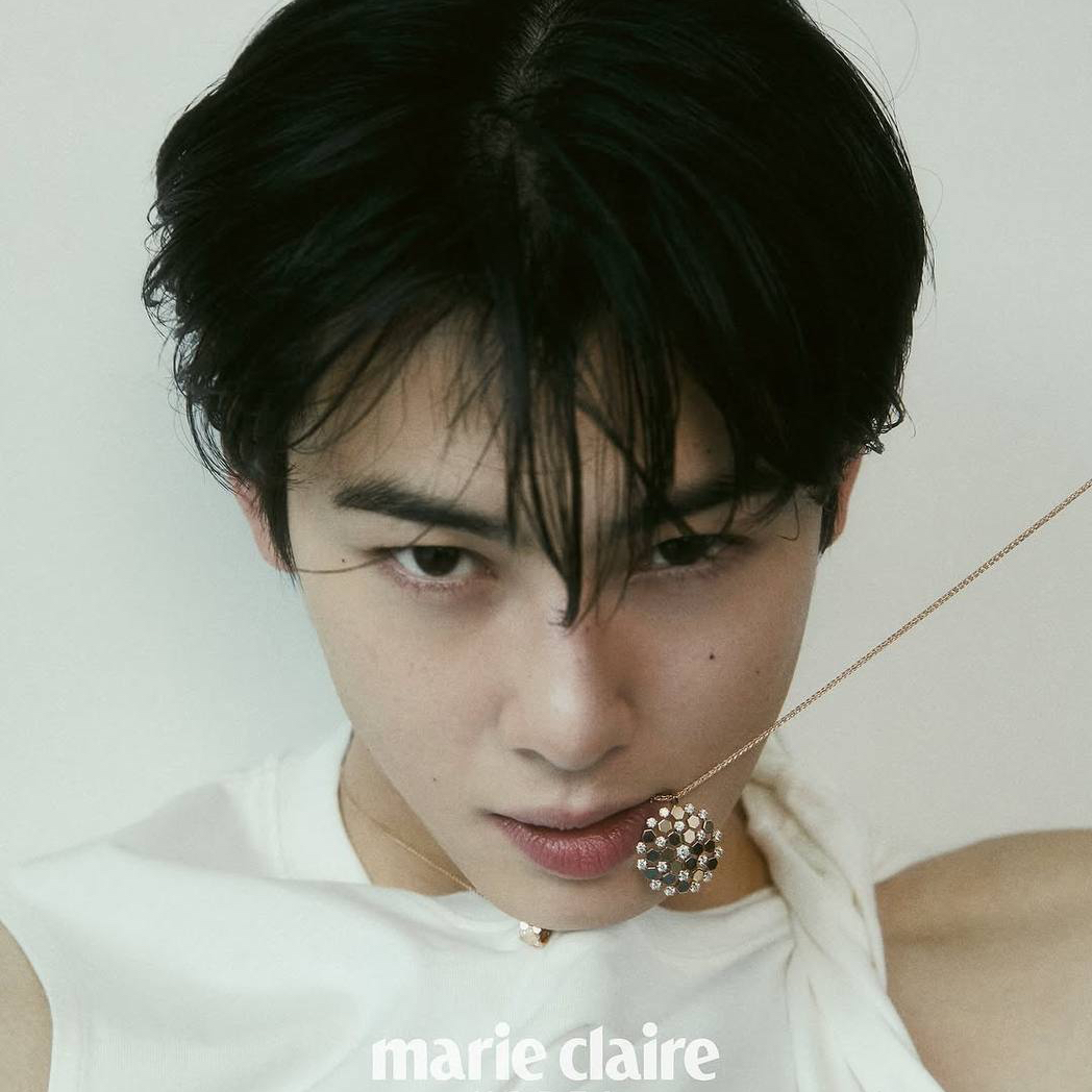 Behind-the-scenes cut of Cha Eunwoo