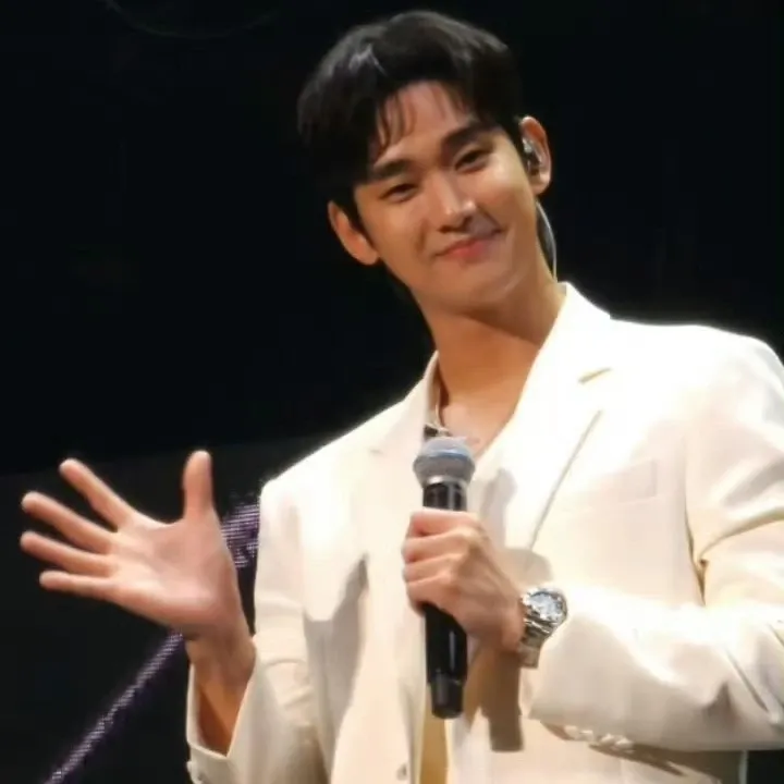 A moment captured by a fan of Kim Soohyun