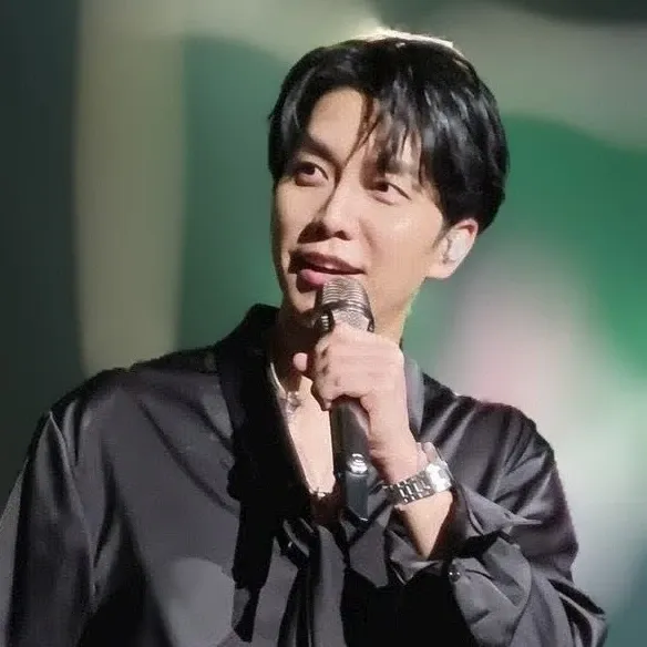 Momen yang diabadikan oleh penggemar Lee Seunggi