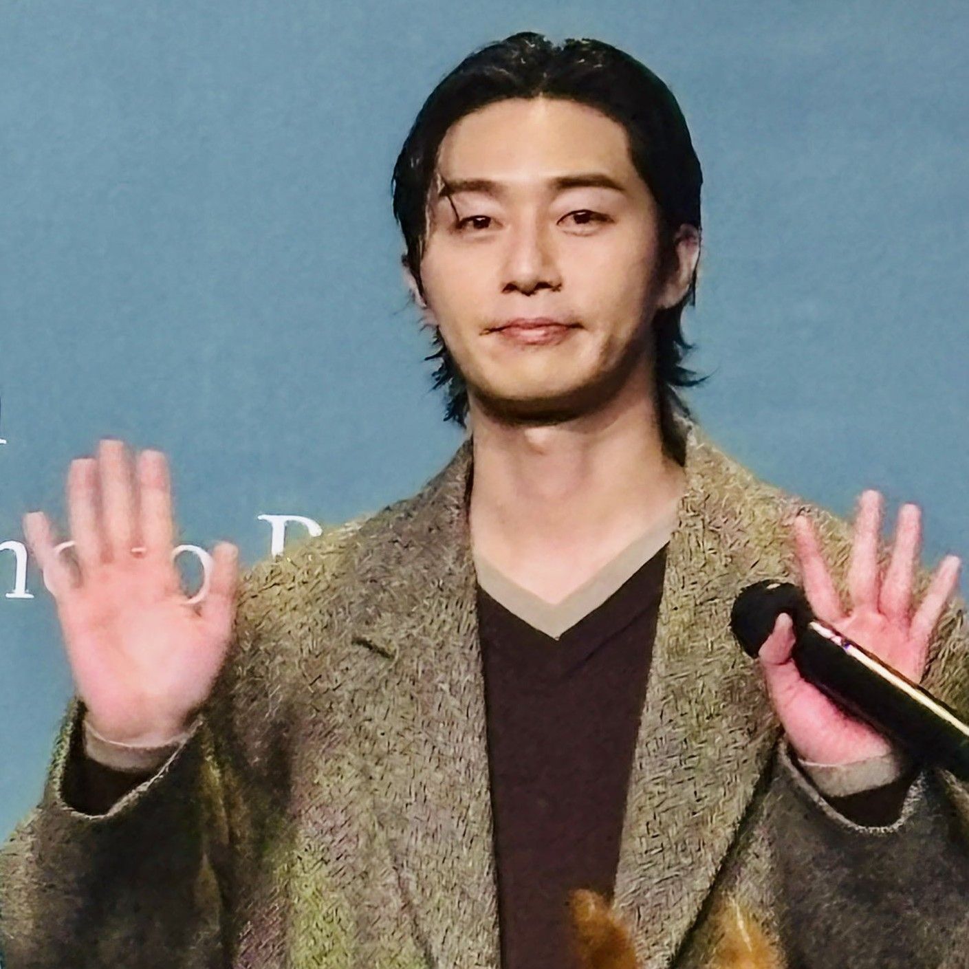 A moment captured by a fan of Park Seojoon