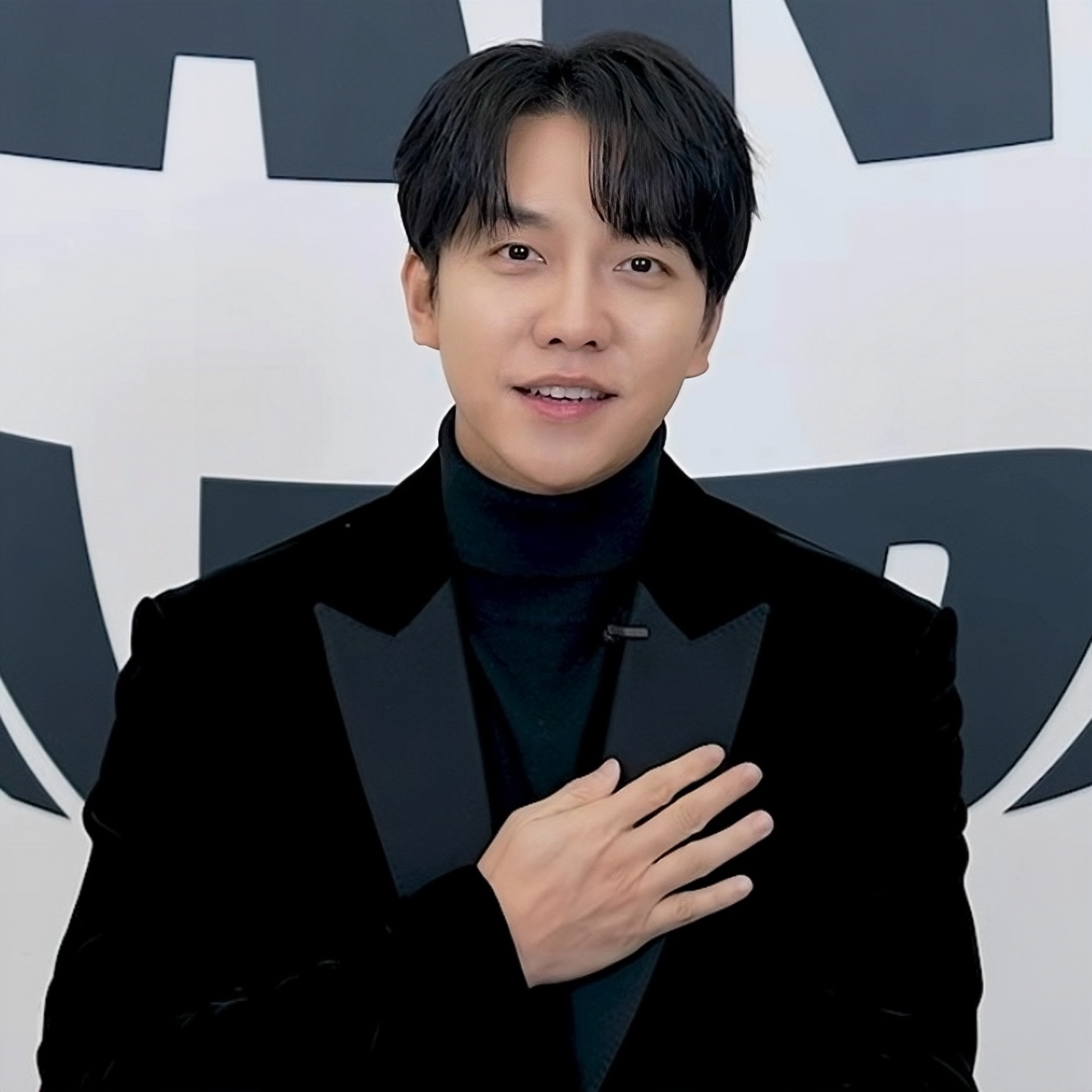 Behind-the-scenes cut of Lee Seunggi