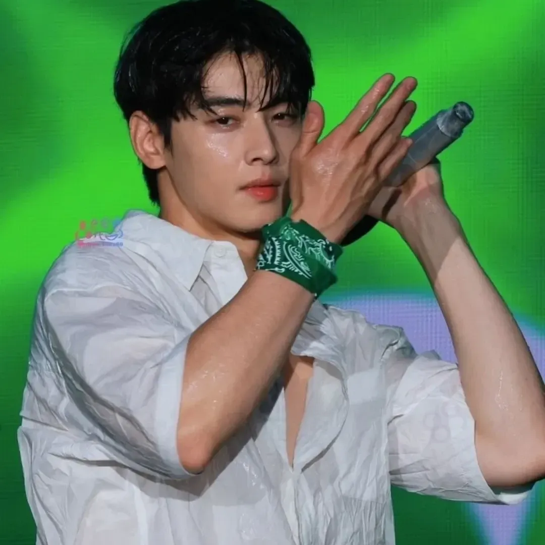 Recent activity shot of Cha Eunwoo