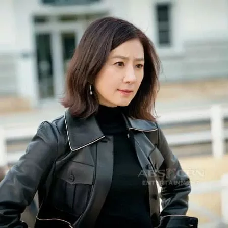 Behind-the-scenes cut of Kim Heeae