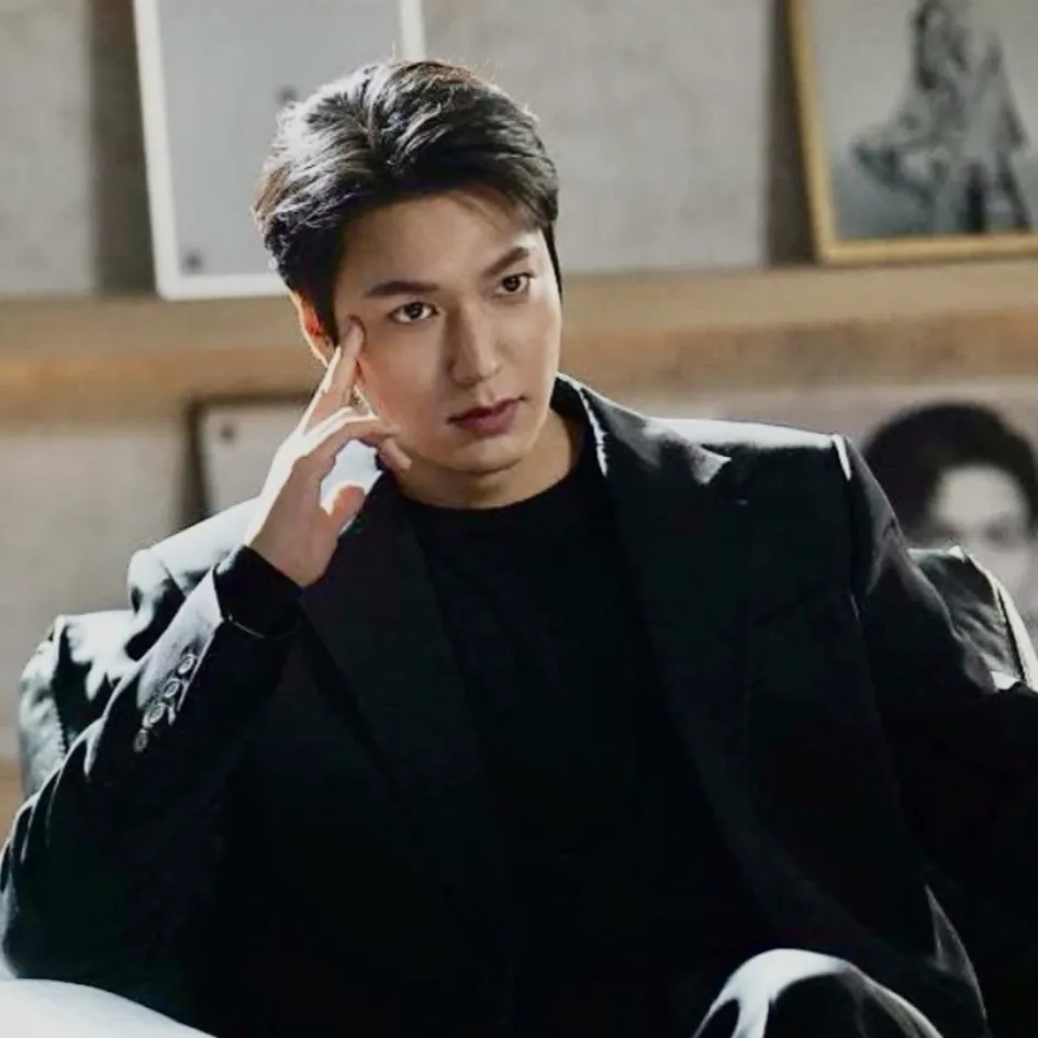 Recent activity shot of Lee Minho