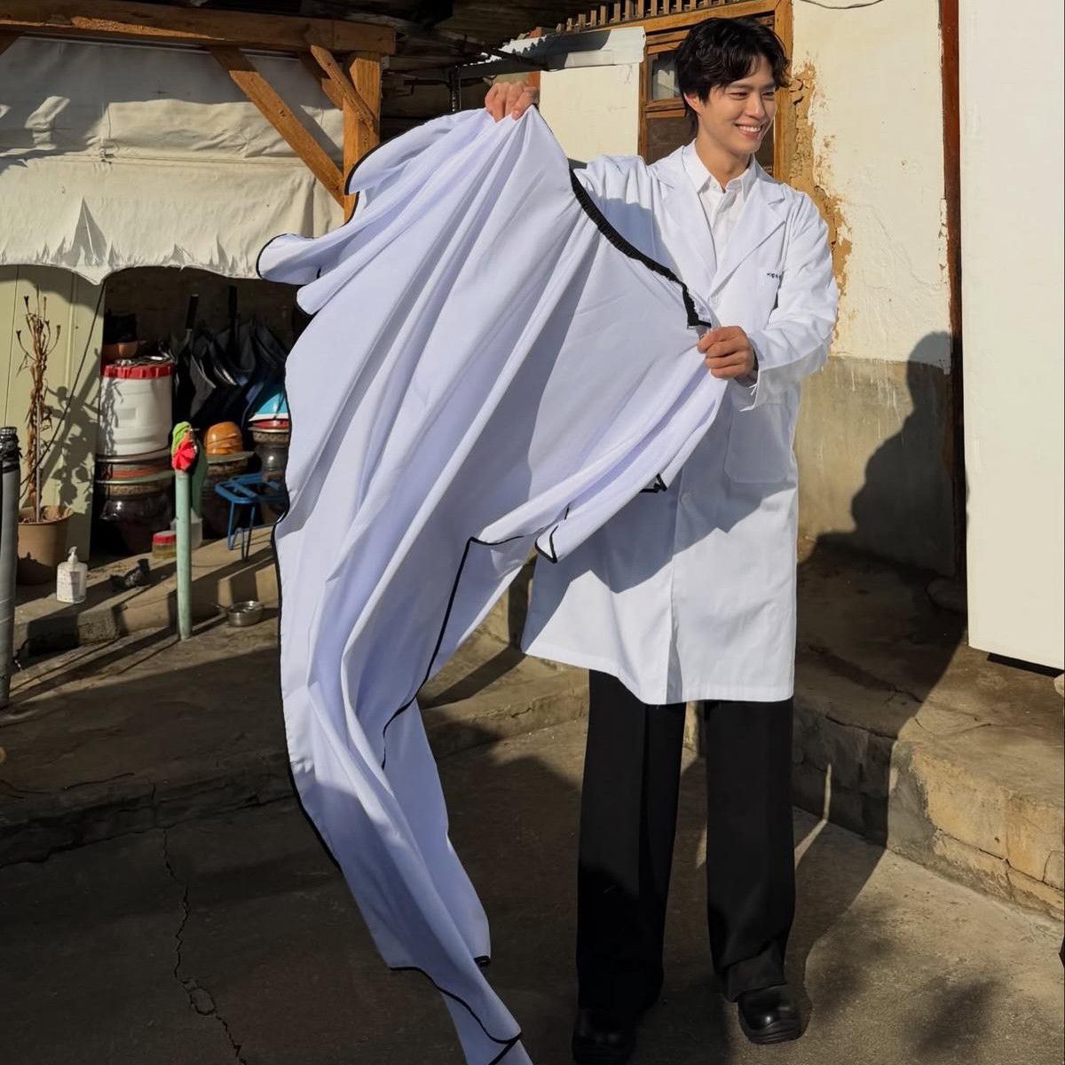 Behind-the-scenes cut of Park Bogum