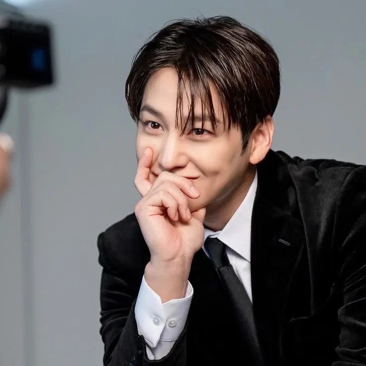 Behind-the-scenes cut of Kim Bum