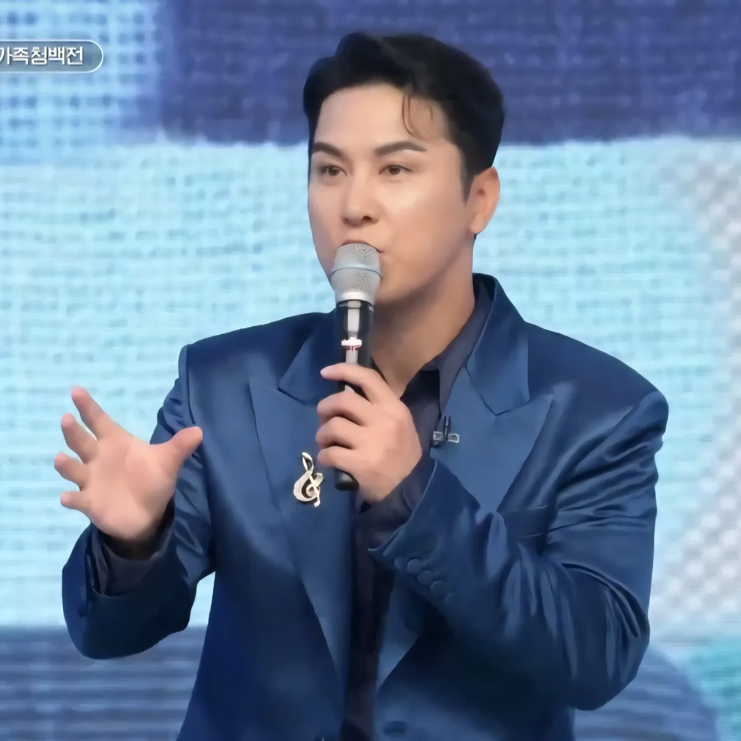 오늘 가장 핫한 셀럽 커뮤니티 피드