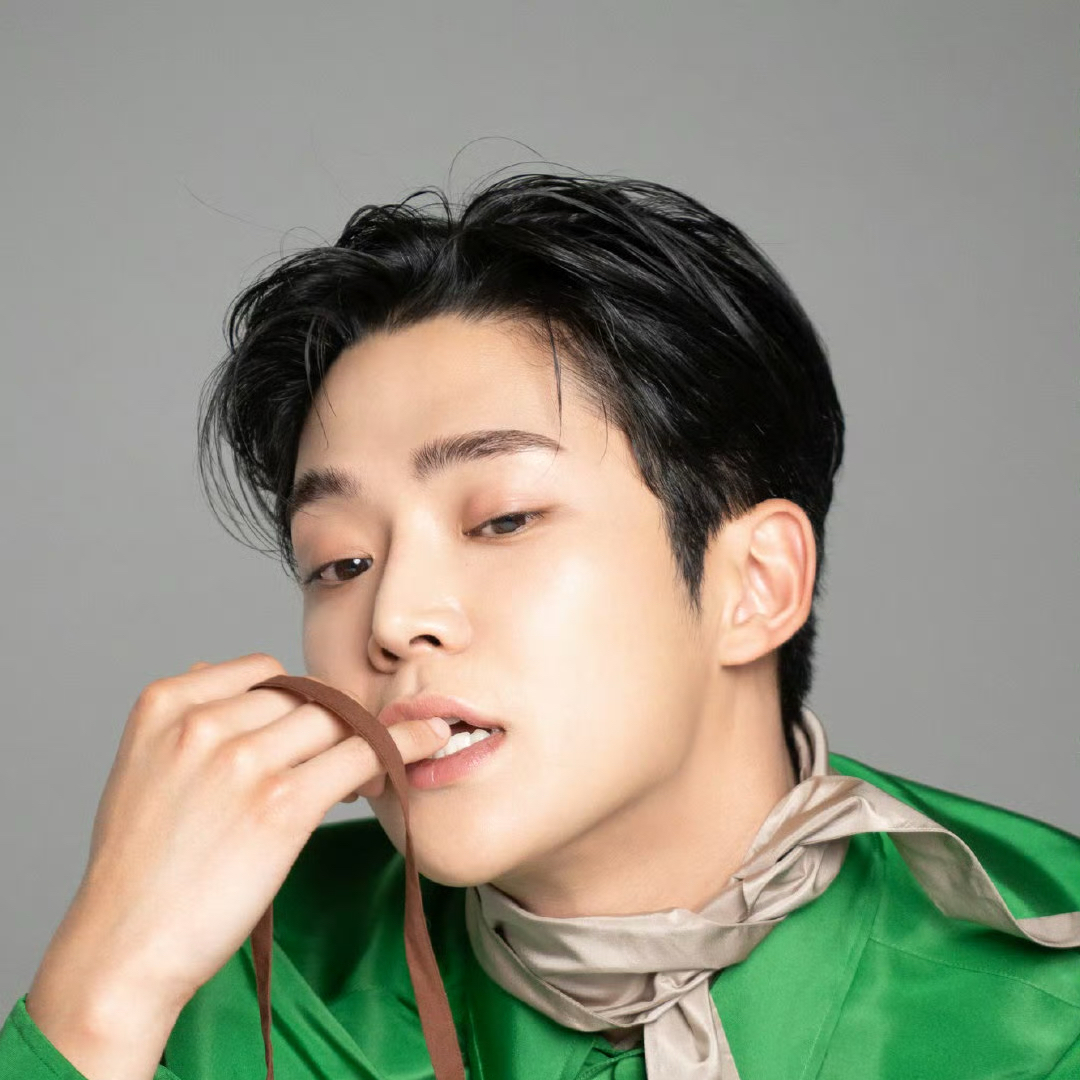 Foto kegiatan terbaru dari Rowoon