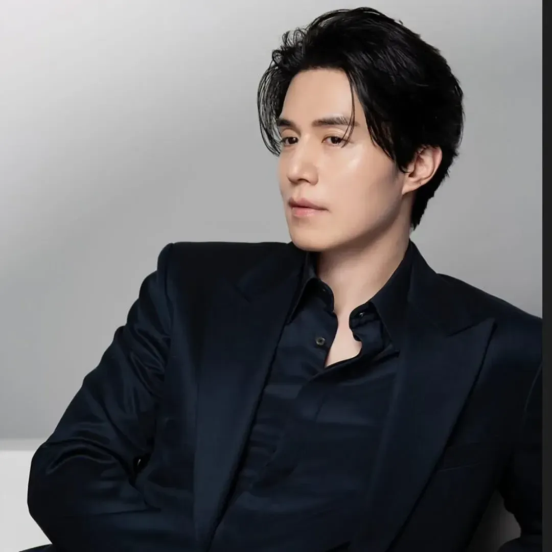 A moment captured by a fan of Lee Dongwook
