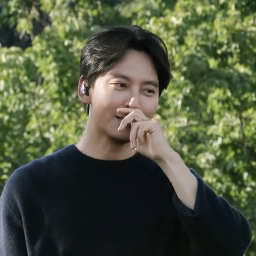Behind-the-scenes cut of Kim Namgil