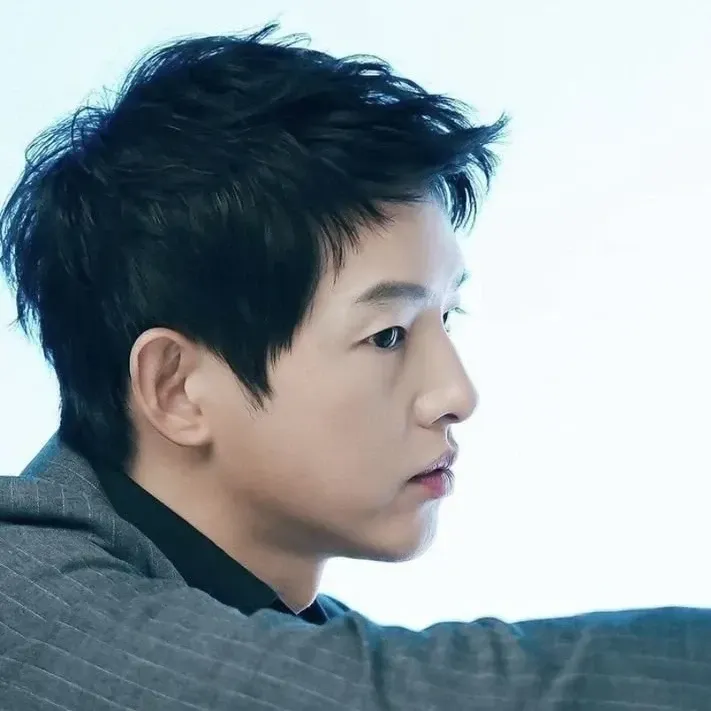 Recent activity shot of Song Joongki