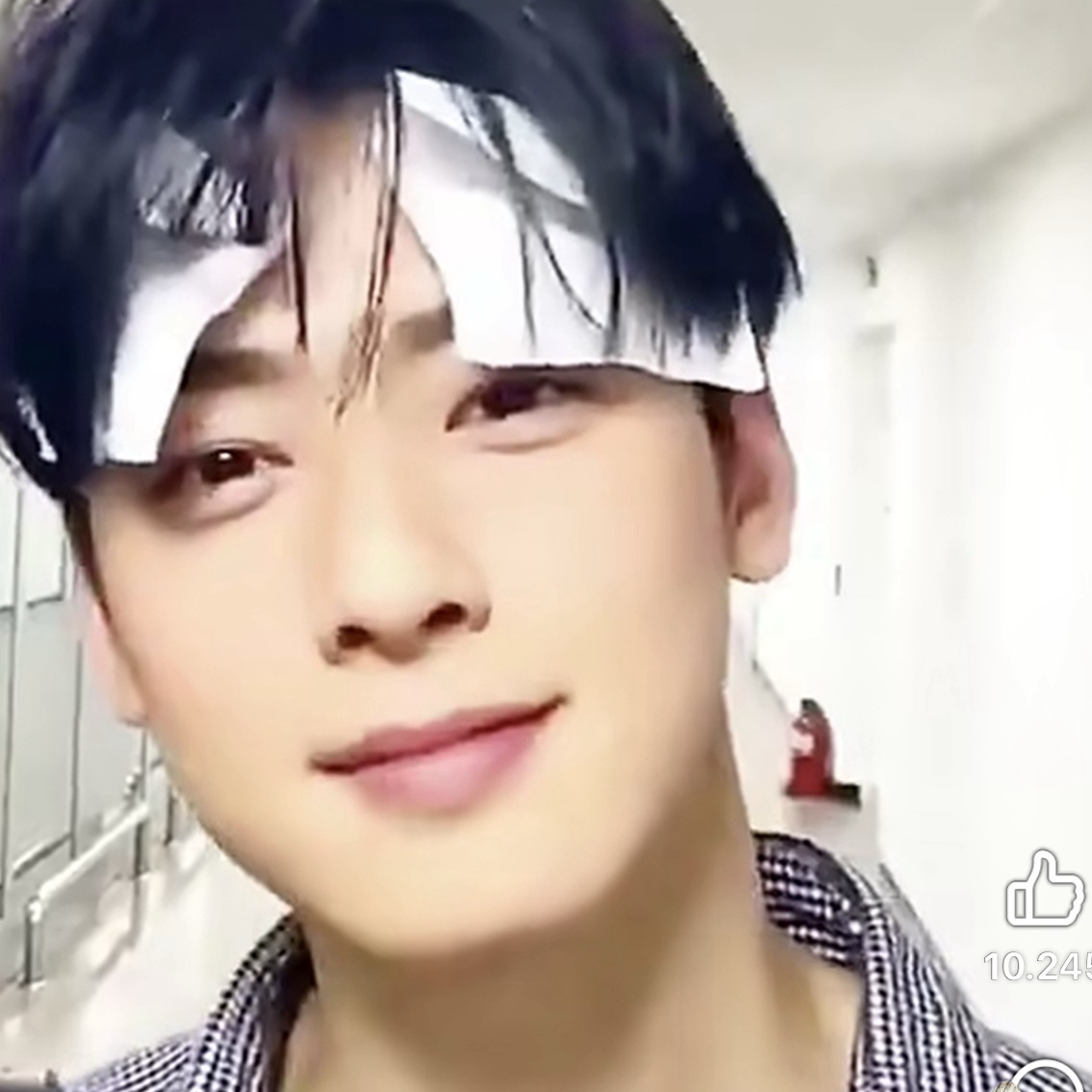 A moment captured by a fan of Cha Eunwoo