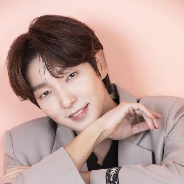 A moment captured by a fan of Lee Joongi