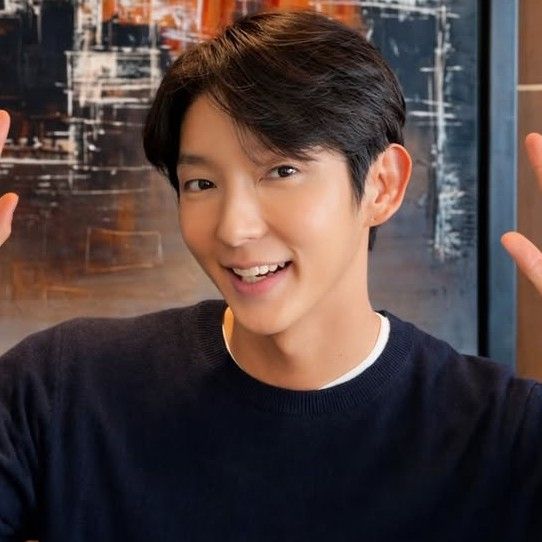 A moment captured by a fan of Lee Joongi