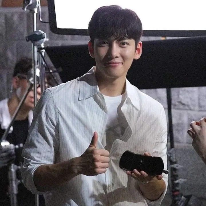 Behind-the-scenes cut of Ji Changwook