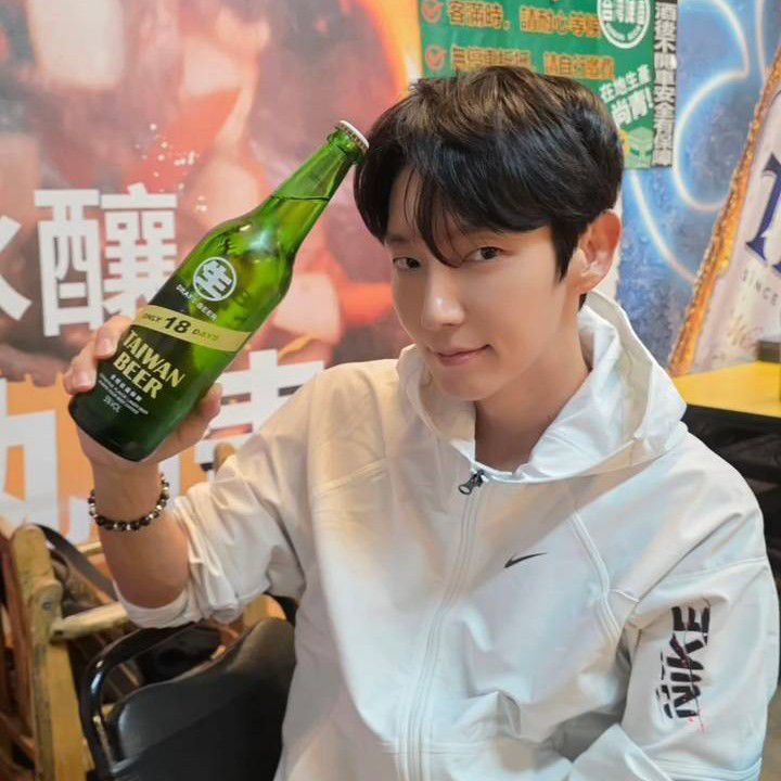 A moment captured by a fan of Lee Joongi