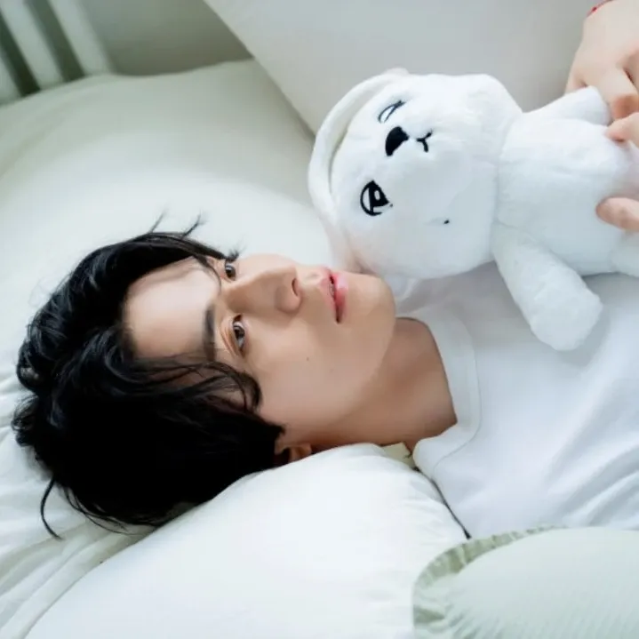Behind-the-scenes cut of Lee Dongwook