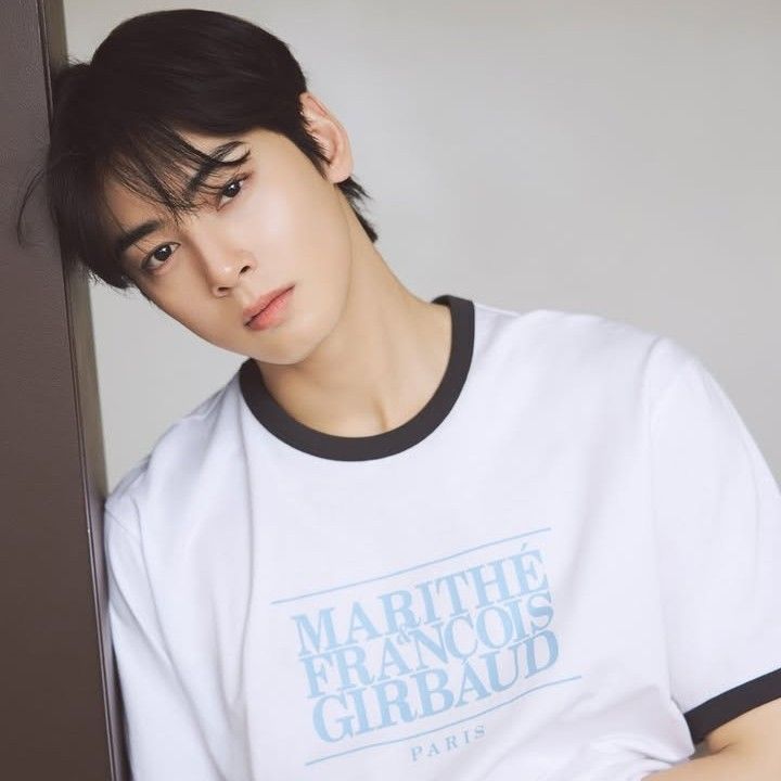 Recent activity shot of Cha Eunwoo