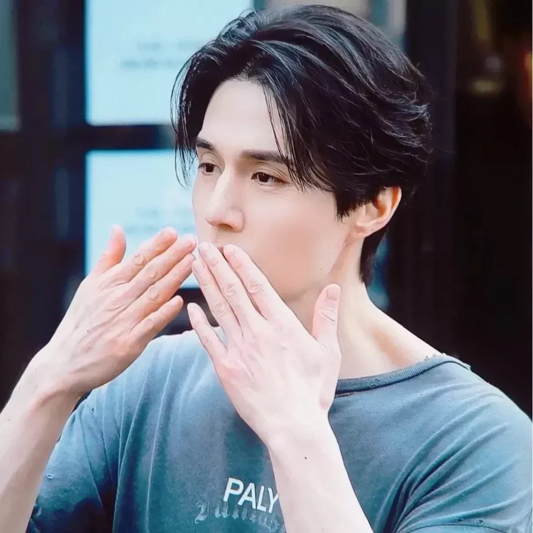 Foto terbaru dari Lee Dongwook