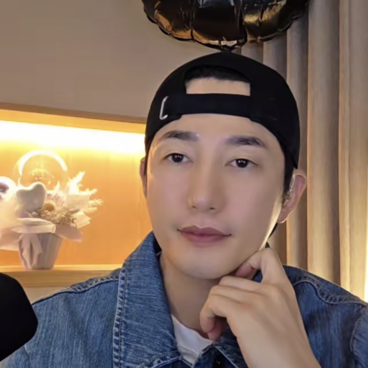 Behind-the-scenes cut of Park Sihoo