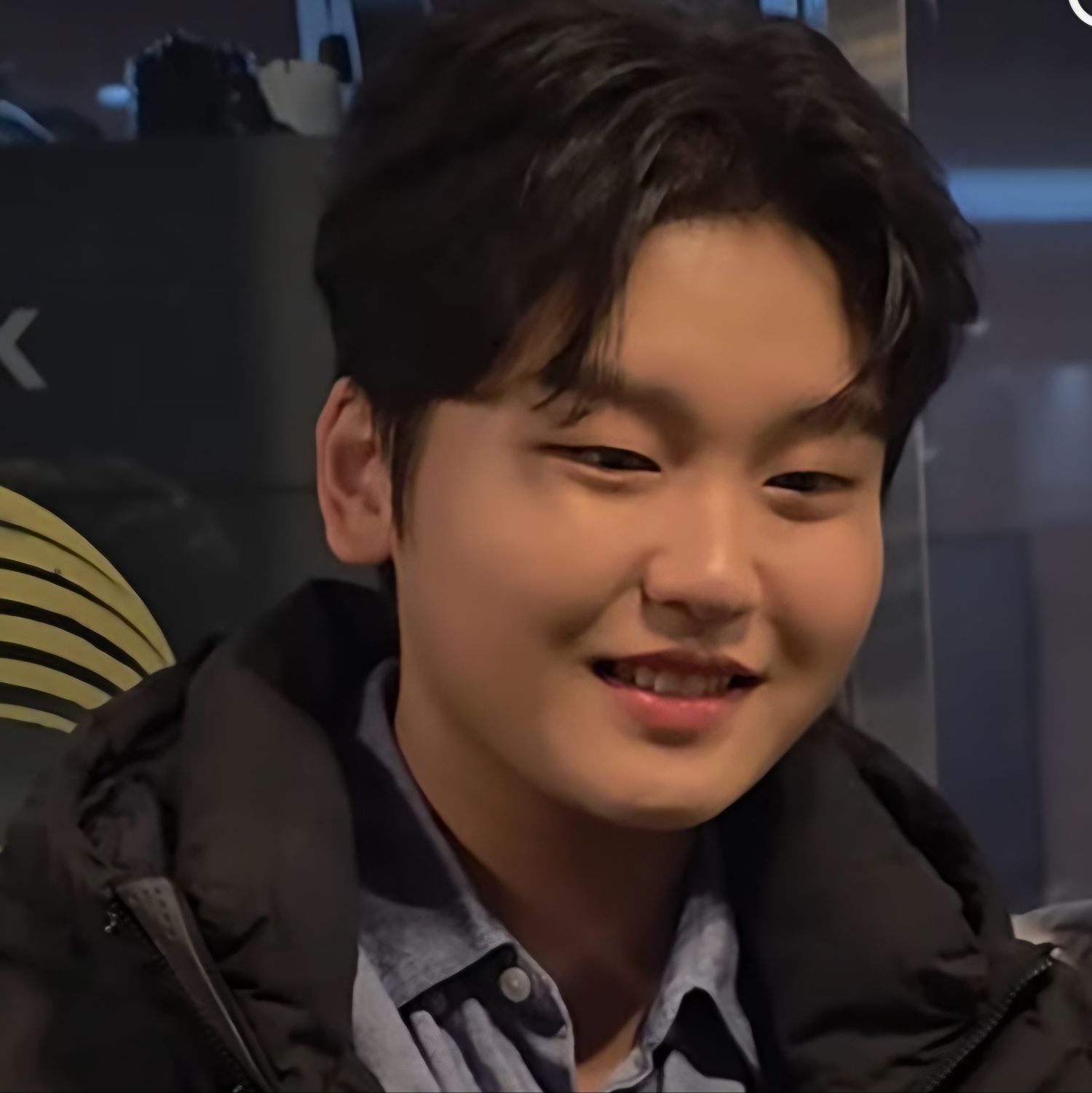 A moment captured by a fan of Park Sungon