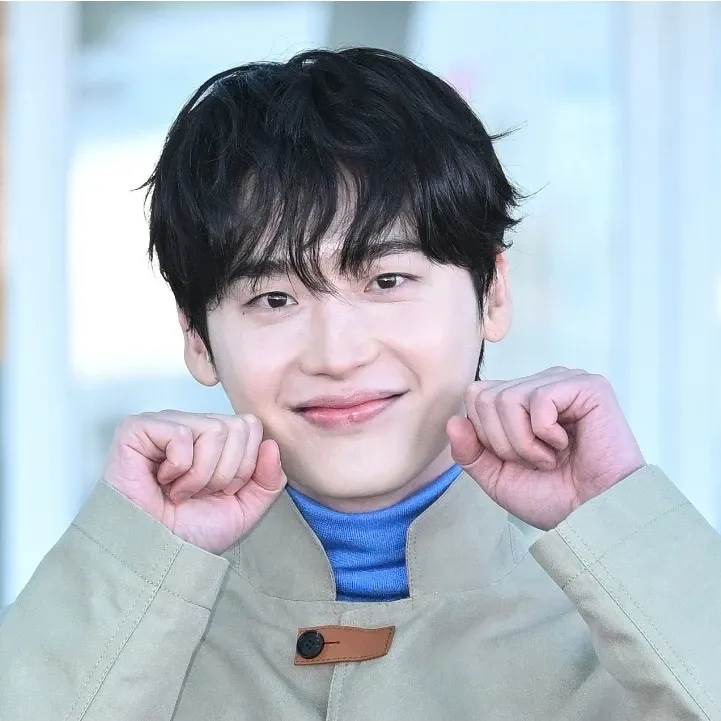 Recent activity shot of Lee Jongsuk