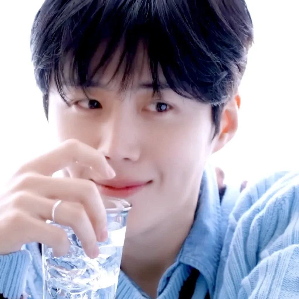 Recent activity shot of Kim Seonho