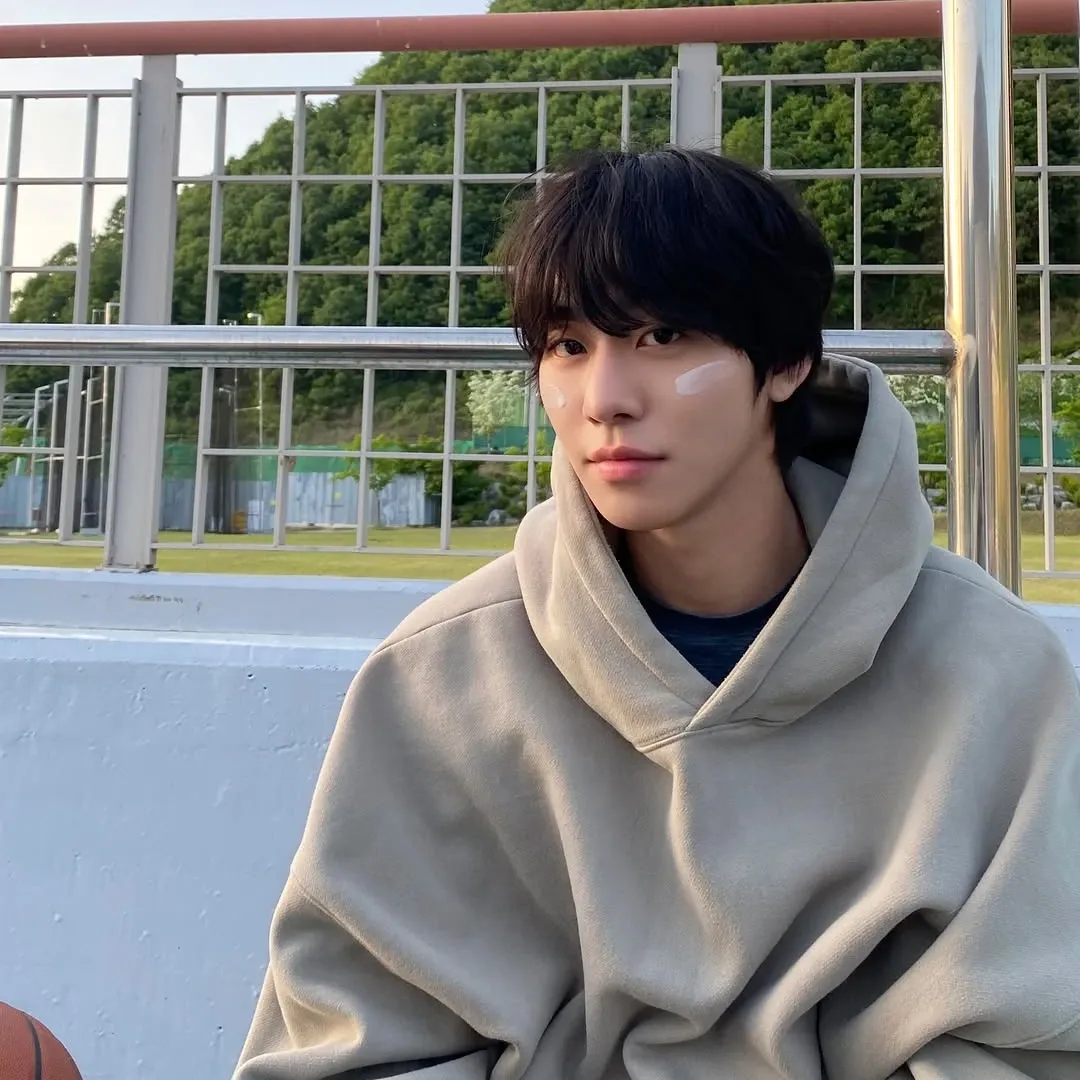 Behind-the-scenes cut of Ahn Hyoseop