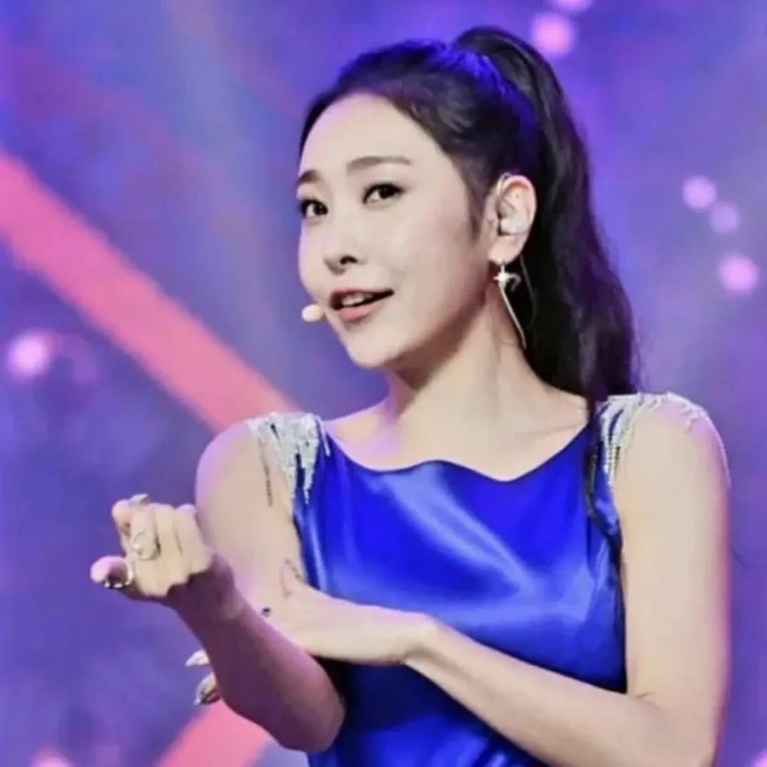 A moment captured by a fan of Huh Chanmi