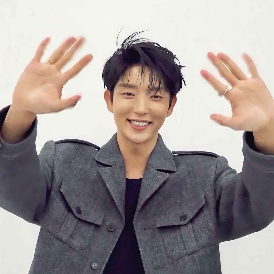 Konten selebriti populer yang sedang hangat di komunitas