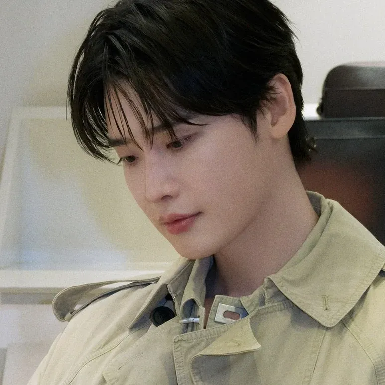 Behind-the-scenes cut of Lee Jongsuk