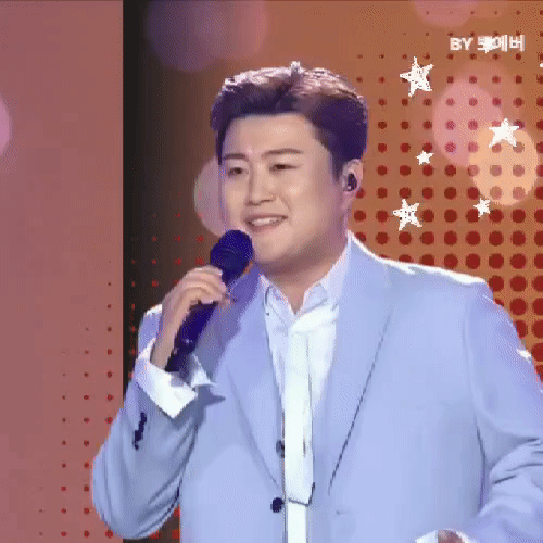 粉丝拍下的金浩中瞬间