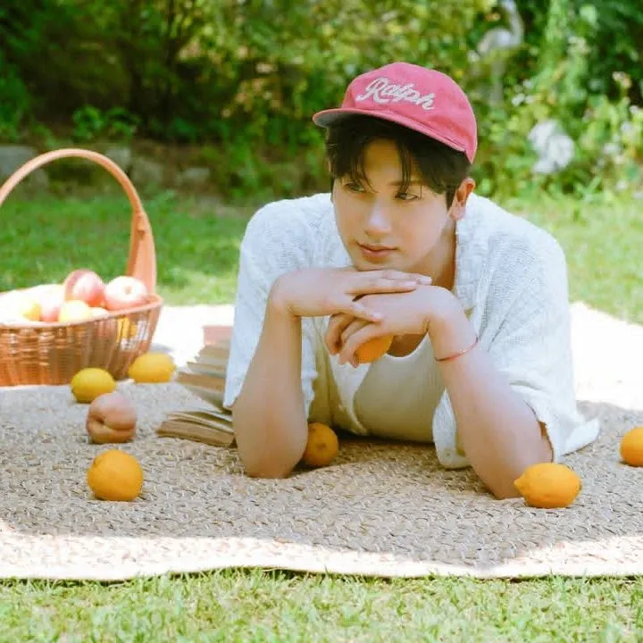 Behind-the-scenes cut of Park Hyungsik