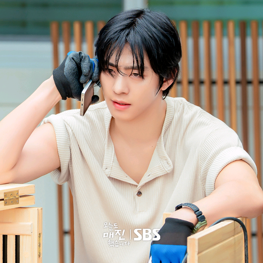 A moment captured by a fan of Ahn Hyoseop