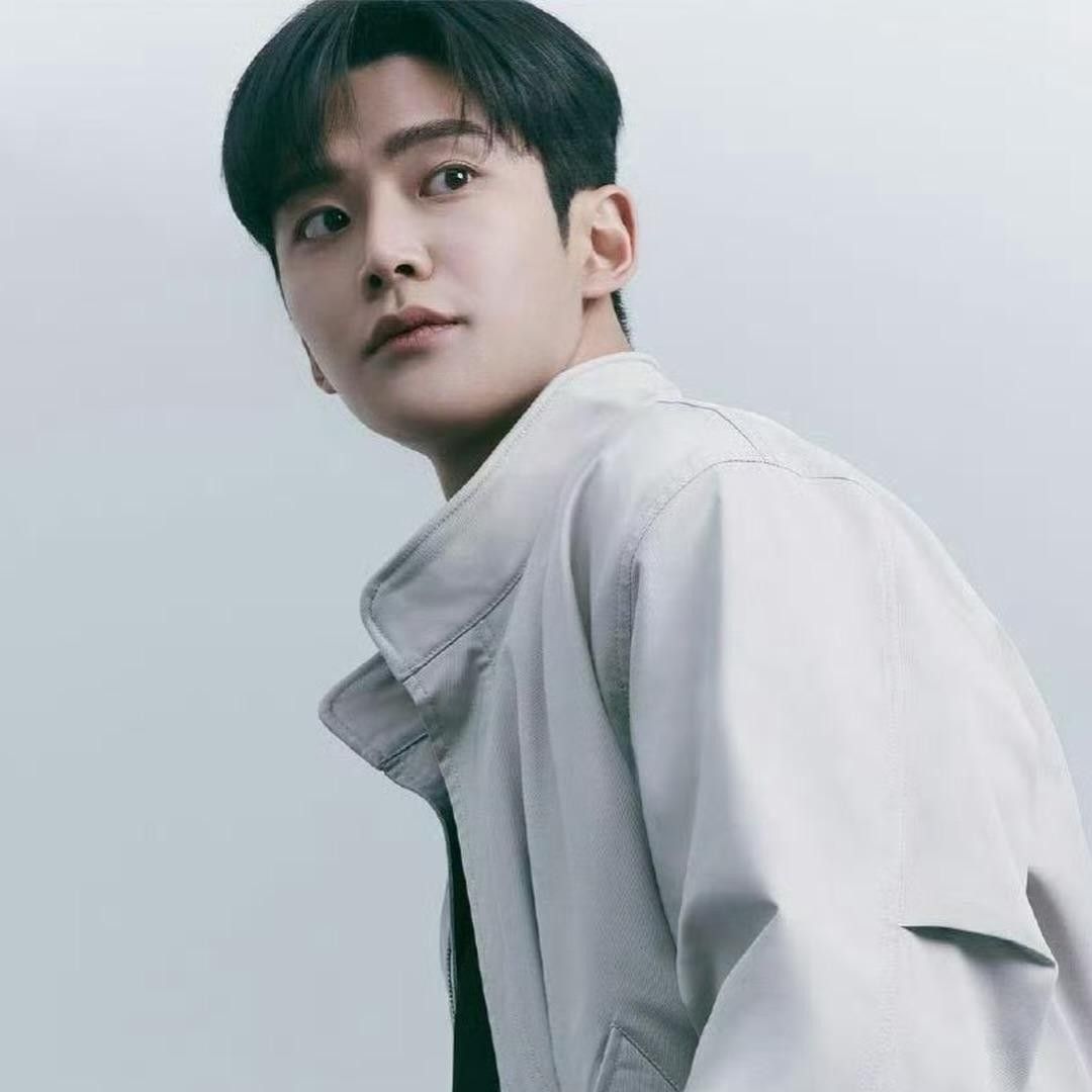 Foto terbaru dari Rowoon