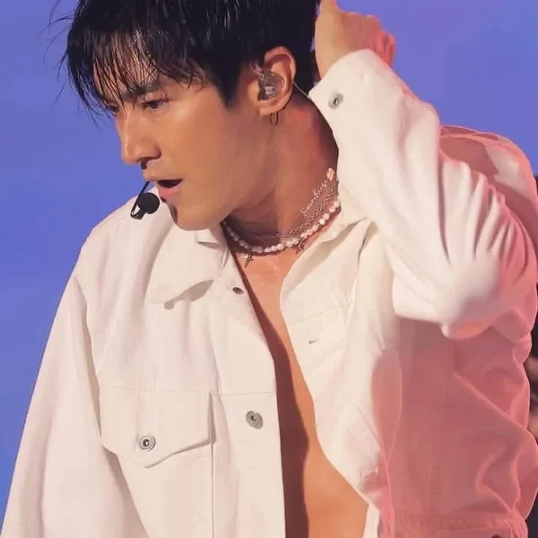 Today’s standout profile photo of Choi Siwon on Choeaedol Celeb