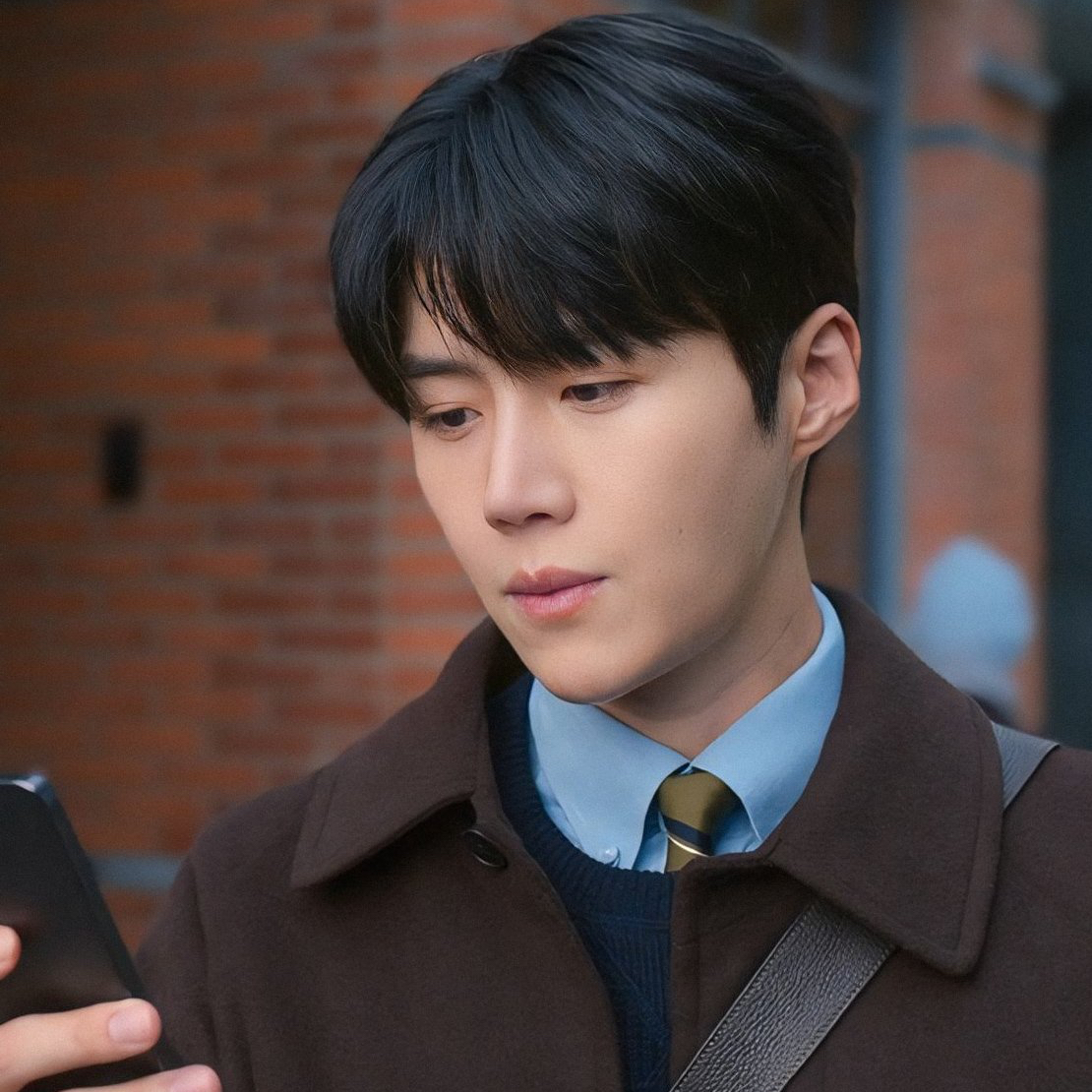 Behind-the-scenes cut of Kim Seonho