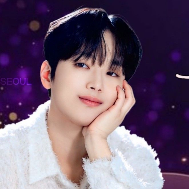 粉丝拍下的李灿元瞬间