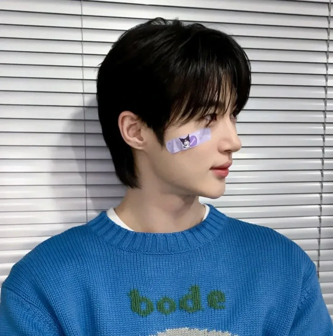 Behind-the-scenes cut of Byeon Wooseok