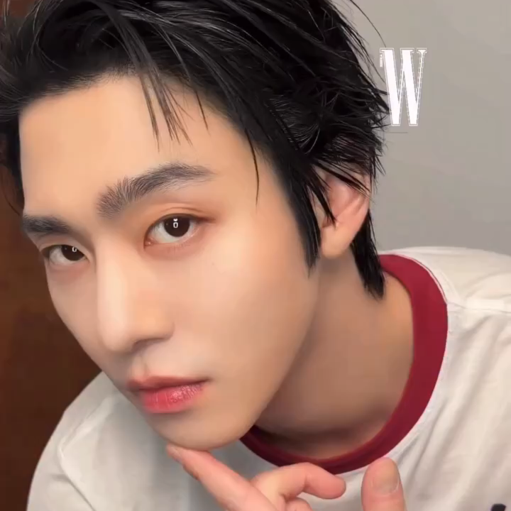Recent activity shot of Ahn Hyoseop