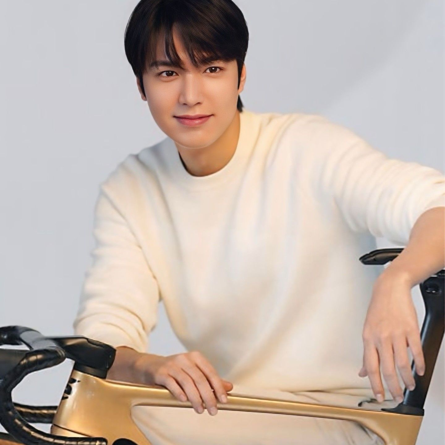 イ・ミンホの最近の活動ショット